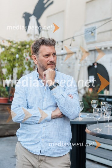  Marko Bratuš, umetniški vodja Slovenskega mladinskega gledališčaSlovensko mladinsko gledališče, predstavitev jubilejne 70. sezone