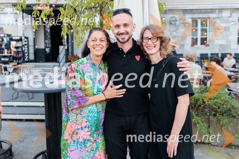  Inga Remeta, direktorica, Slovensko mladinsko gledališče;  Jernej Pristov, vodja službe za odnose z javnostmi SNG Drama Ljubljana;  Urška Brodar, dramaturginja, Slovensko mladinsko gledališčeSlovensko mladinsko gledališče, predstavitev jubilejne 70. sezone