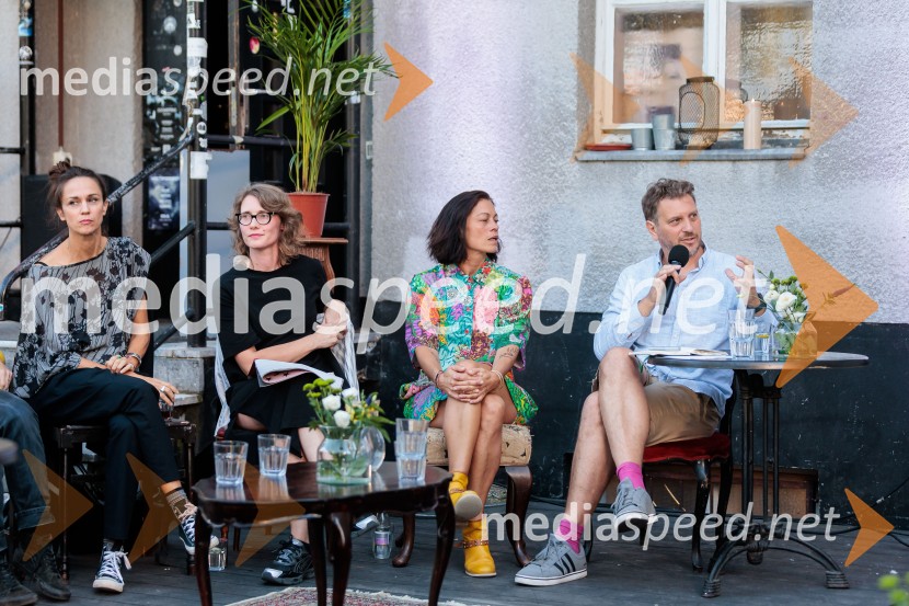  Katarina Stegnar, igralka;  Urška Brodar, dramaturginja, Slovensko mladinsko gledališče;  Inga Remeta, direktorica, Slovensko mladinsko gledališče;  Marko Bratuš, umetniški vodja Slovenskega mladinskega gledališčaSlovensko mladinsko gledališče, predstavitev jubilejne 70. sezone