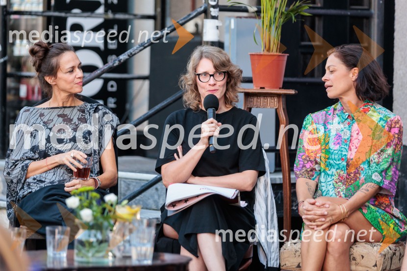  Katarina Stegnar, igralka;  Urška Brodar, dramaturginja, Slovensko mladinsko gledališče;  Inga Remeta, direktorica, Slovensko mladinsko gledališčeSlovensko mladinsko gledališče, predstavitev jubilejne 70. sezone