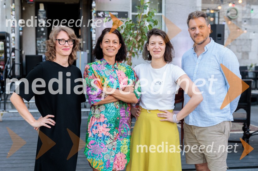 Urška Brodar, dramaturginja, Slovensko mladinsko gledališče;  Inga Remeta, direktorica, Slovensko mladinsko gledališče;  ... ;  Marko Bratuš, umetniški vodja Slovenskega mladinskega gledališčaSlovensko mladinsko gledališče, predstavitev jubilejne 70. sezone