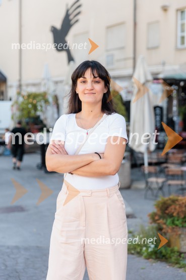  Špela Semion, vodja marketinga in odnosov z javnostmi v Slovenskem mladinskem gledališčuSlovensko mladinsko gledališče, predstavitev jubilejne 70. sezone