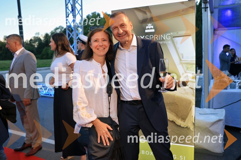  Nataša Švent;  Emil Marinšek, direktor, podjetje MaremicoSlavnostna otvoritev novega Spalnega centra Maremico v Ljubljani