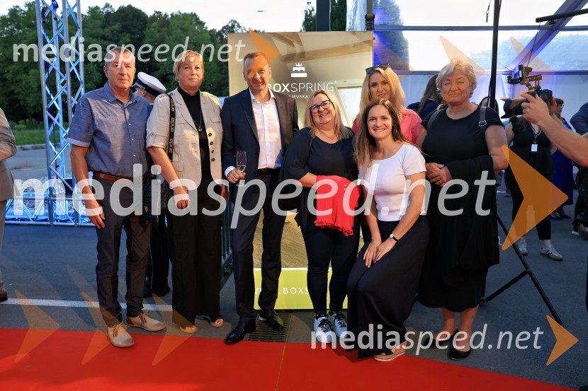  ... ;  ... ;  Emil Marinšek, direktor, podjetje Maremico;  ... ;  Monika Adrinek, izvršna direktorica Maremico d.o.o.;  ... ;  ... Slavnostna otvoritev novega Spalnega centra Maremico v Ljubljani