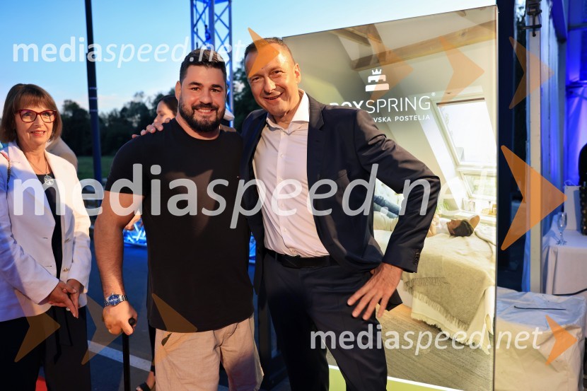  Darko Đurić, upokojeni slovenski paraolimpijec, plavalec;  Emil Marinšek, direktor, podjetje MaremicoSlavnostna otvoritev novega Spalnega centra Maremico v Ljubljani