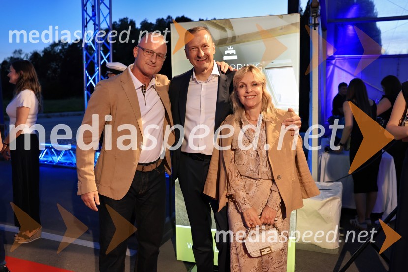  Uroš Kos, notar;  Emil Marinšek, direktor, podjetje Maremico;  Urša KosSlavnostna otvoritev novega Spalnega centra Maremico v Ljubljani