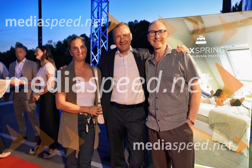  Tanja Keršič;  Emil Marinšek, direktor, podjetje Maremico;  Primož Keršič, frizerSlavnostna otvoritev novega Spalnega centra Maremico v Ljubljani