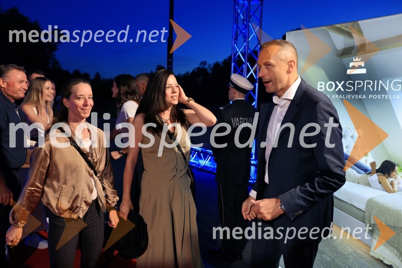  ... ;  Aleksandra Prelesnik, fotografinja;  Emil Marinšek, direktor, podjetje MaremicoSlavnostna otvoritev novega Spalnega centra Maremico v Ljubljani