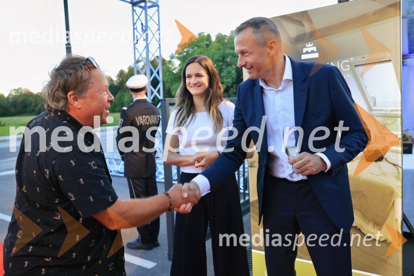  Peter Lovšin - Pero, pevec;  Emil Marinšek, direktor, podjetje MaremicoSlavnostna otvoritev novega Spalnega centra Maremico v Ljubljani