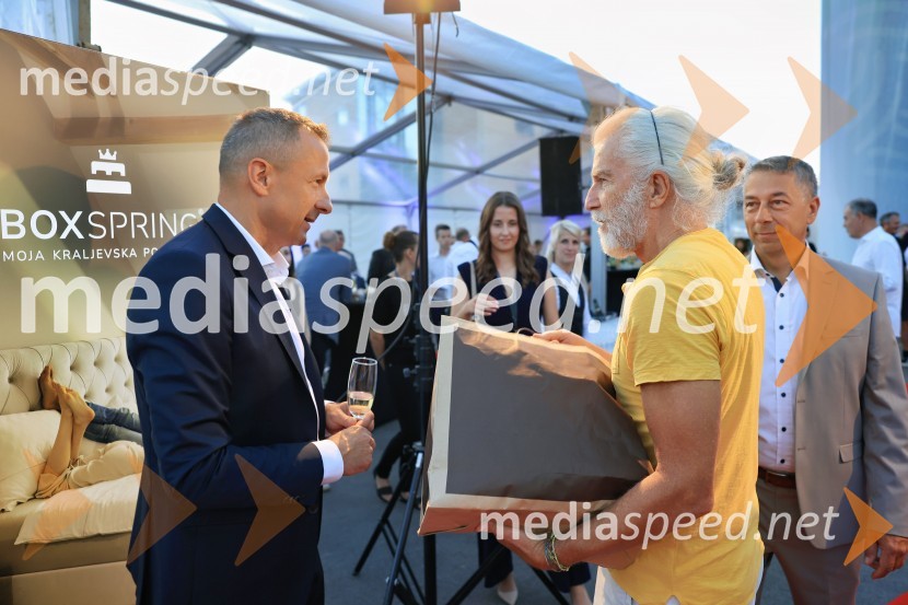  Emil Marinšek, direktor, podjetje Maremico;  Dejan Mir, Arcon;  Valentin Marinšek, Maremico d.o.o.Slavnostna otvoritev novega Spalnega centra Maremico v Ljubljani