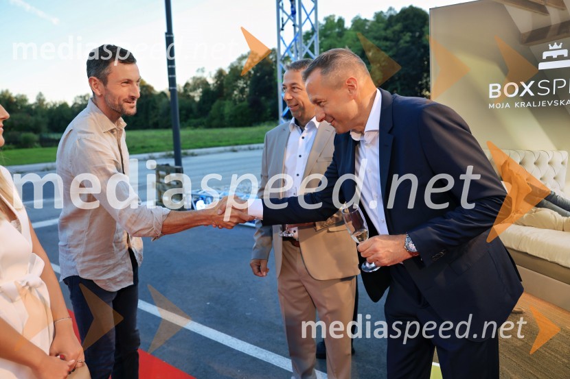  Jakov Fak, biatlonec;  Valentin Marinšek, Maremico d.o.o.;  Emil Marinšek, direktor, podjetje MaremicoSlavnostna otvoritev novega Spalnega centra Maremico v Ljubljani