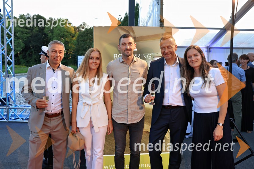  Valentin Marinšek, Maremico d.o.o.;  Matea Korenić;  Jakov Fak, biatlonec;  Emil Marinšek, direktor, podjetje Maremico;  Monika Adrinek, izvršna direktorica Maremico d.o.o.Slavnostna otvoritev novega Spalnega centra Maremico v Ljubljani