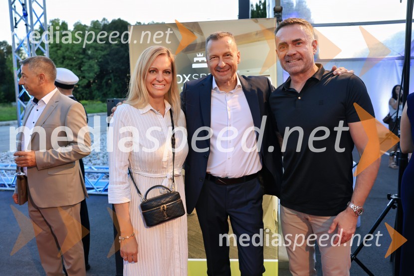  Miša Margan Kocbek, novinarka revije Zvezde/Lady, direktorica agencije Glammodels, Mima;  Emil Marinšek, direktor, podjetje Maremico;  Gorazd Kocbek, Oljarna KocbekSlavnostna otvoritev novega Spalnega centra Maremico v Ljubljani