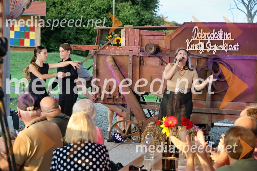  Helena Blagne, pevkaVečer slovenske glasbe na kmetiji Štajerski cvet