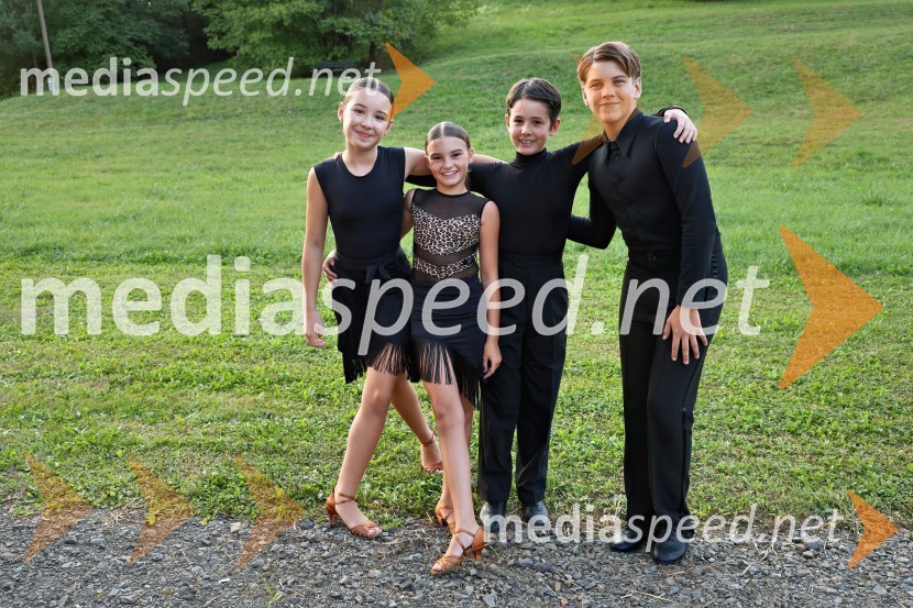 Plesna šola Samba-MariborVečer slovenske glasbe na kmetiji Štajerski cvet