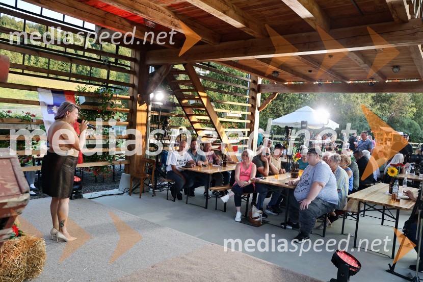 Večer slovenske glasbe na kmetiji Štajerski cvet