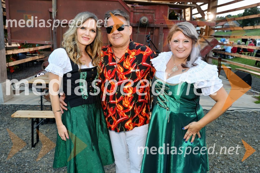  Amanda Lipuš, pevka;  Zoran Cilenšek, pevec;  Ana Dušica, pevkaVečer slovenske glasbe na kmetiji Štajerski cvet