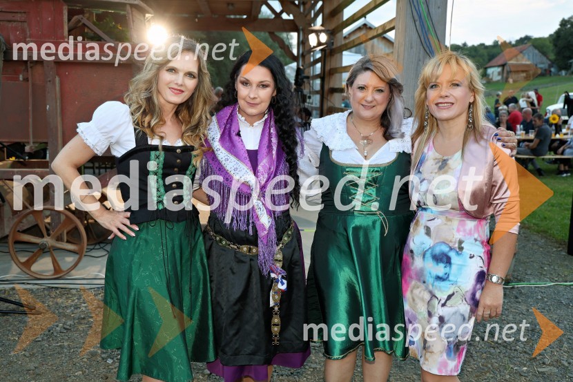  Amanda Lipuš, pevka;  Suzana Mally, pevka in voditeljica;  Ana Dušica, pevka;  Klaudija Felicijan, pevkaVečer slovenske glasbe na kmetiji Štajerski cvet