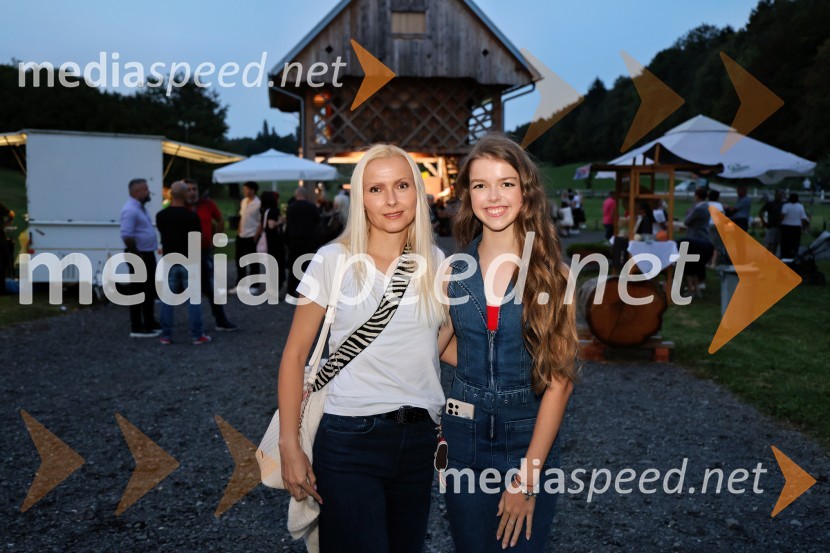  ... ;  Eva Brumen KošarVečer slovenske glasbe na kmetiji Štajerski cvet