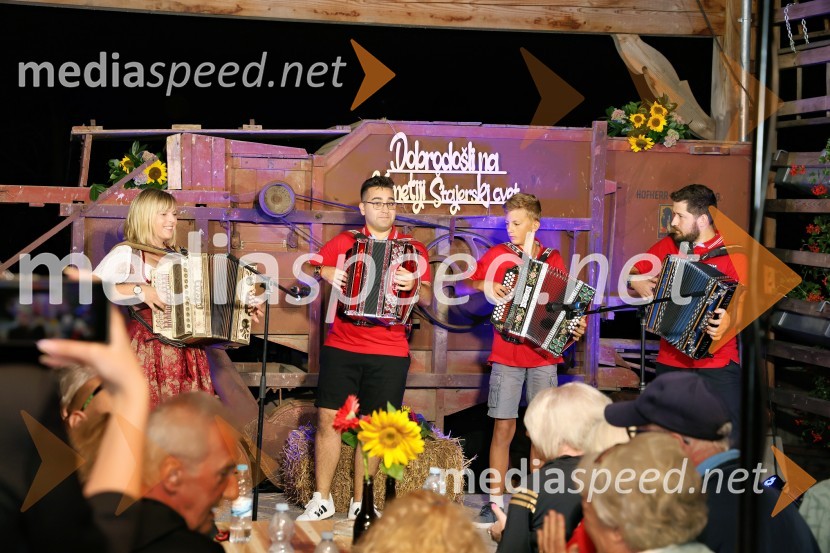 Večer slovenske glasbe na kmetiji Štajerski cvet