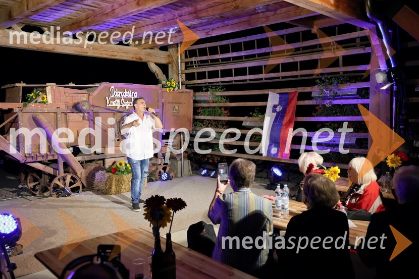  Fredi Miler, pevecVečer slovenske glasbe na kmetiji Štajerski cvet