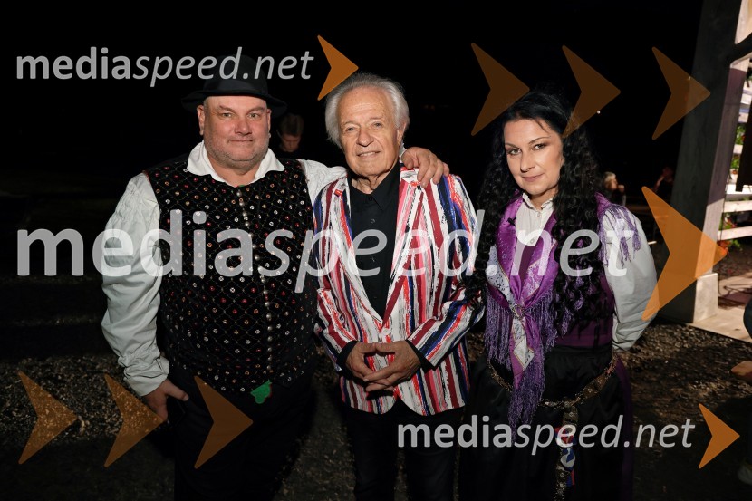  Mitja Grmovšek, glasbenik;  Alfi Nipič, pevec;  Suzana Mally, pevka in voditeljicaVečer slovenske glasbe na kmetiji Štajerski cvet