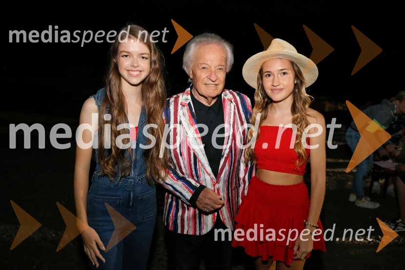  Eva Brumen Košar;  Alfi Nipič, pevec;  Ajda Stropnik, pevkaVečer slovenske glasbe na kmetiji Štajerski cvet