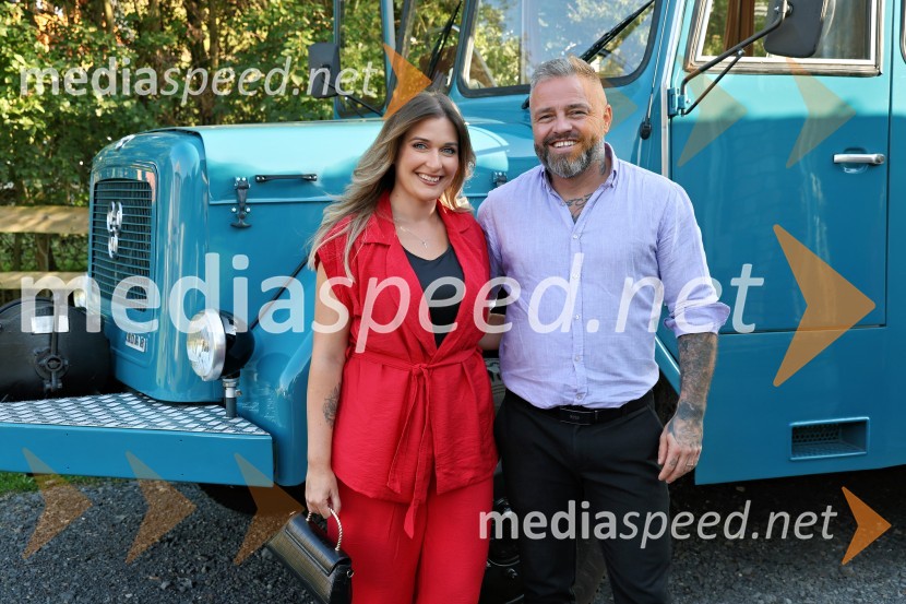  ... ;  Miha Ornik, INK Tatto studioVečer slovenske glasbe na kmetiji Štajerski cvet