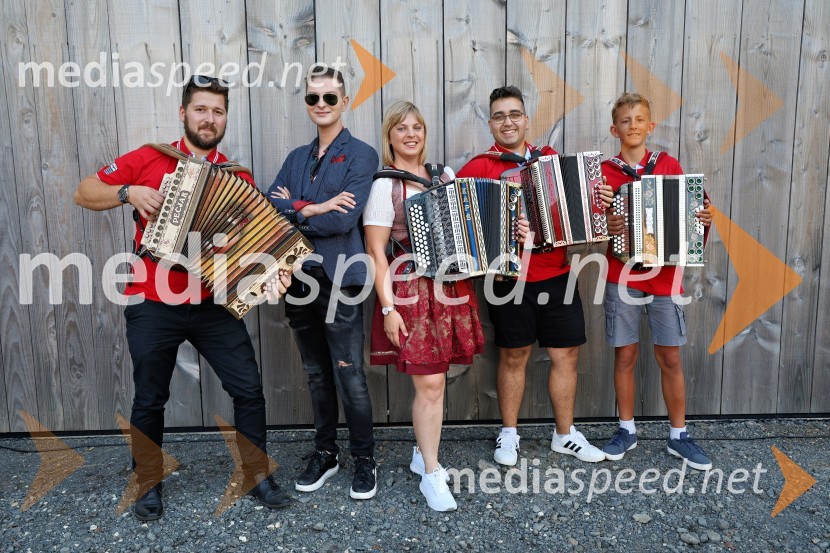  ... ;  Damjan Murko, pevec;  Klavdija Ceglar, harmonikarica;  ... ;  ... Večer slovenske glasbe na kmetiji Štajerski cvet