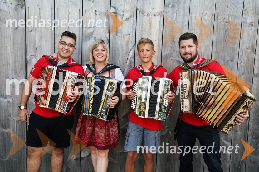  ... ;  Klavdija Ceglar, harmonikarica;  ... ;  ... Večer slovenske glasbe na kmetiji Štajerski cvet