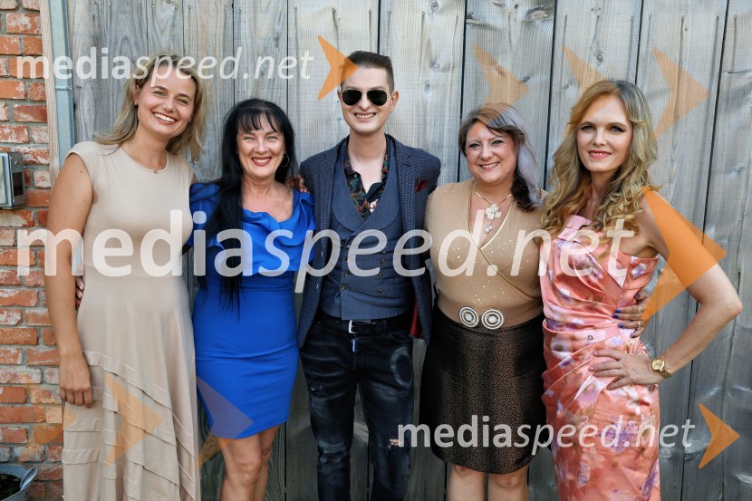  Anita  Kralj, glasbenica;  Andreja Zaljetelj, pevka;  Damjan Murko, pevec;  Ana Dušica, pevka;  Amanda Lipuš, pevkaVečer slovenske glasbe na kmetiji Štajerski cvet