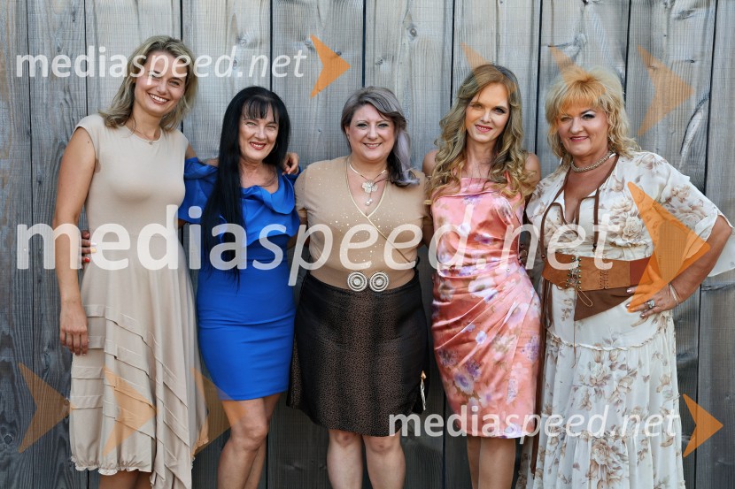  ... ;  Andreja Zaljetelj, pevka;  Ana Dušica, pevka;  Amanda Lipuš, pevka;  Mili Korpar, pevkaVečer slovenske glasbe na kmetiji Štajerski cvet