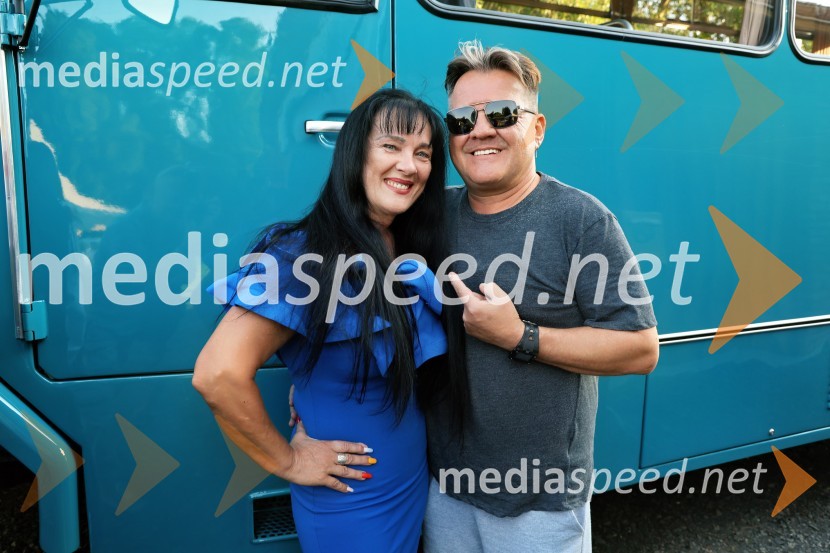  Andreja Zaljetelj, pevka;  Zoran Cilenšek, pevecVečer slovenske glasbe na kmetiji Štajerski cvet