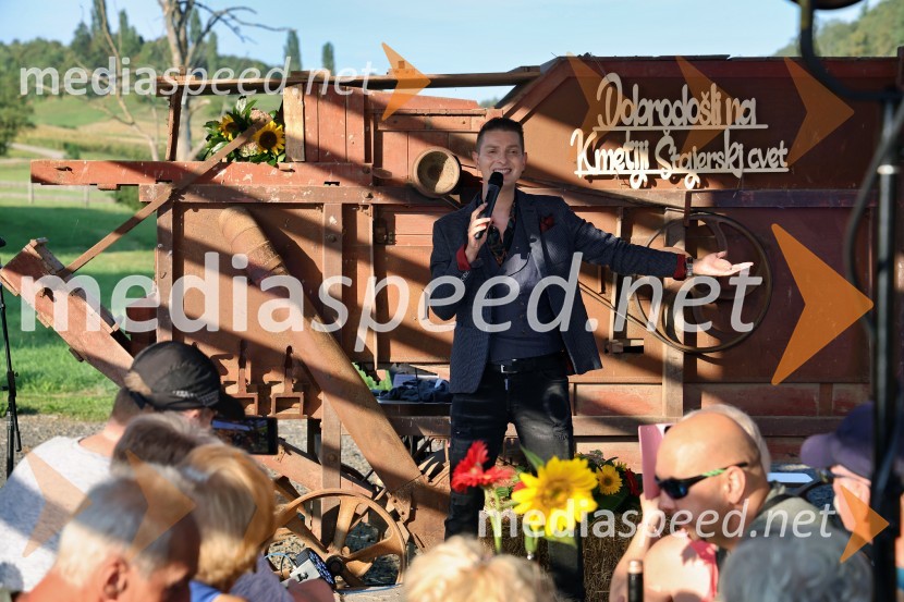  Damjan Murko, pevecVečer slovenske glasbe na kmetiji Štajerski cvet