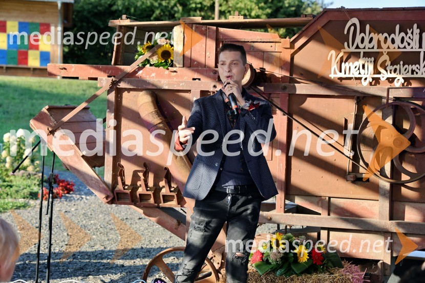  Damjan Murko, pevecVečer slovenske glasbe na kmetiji Štajerski cvet