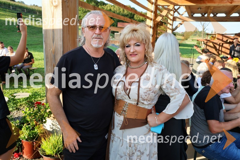  ... ;  Mili Korpar, pevkaVečer slovenske glasbe na kmetiji Štajerski cvet