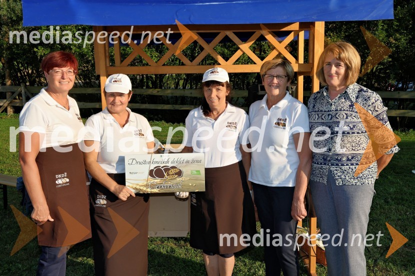 Drustvo kmečkih žena CervenjakVečer slovenske glasbe na kmetiji Štajerski cvet