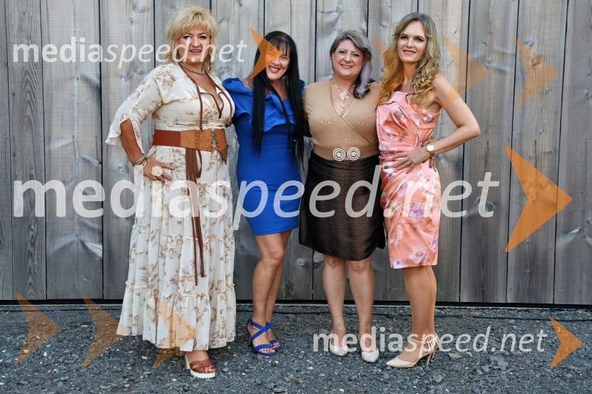  Mili Korpar, pevka;  Andreja Zaljetelj, pevka;  Ana Dušica, pevka;  Amanda Lipuš, pevkaVečer slovenske glasbe na kmetiji Štajerski cvet