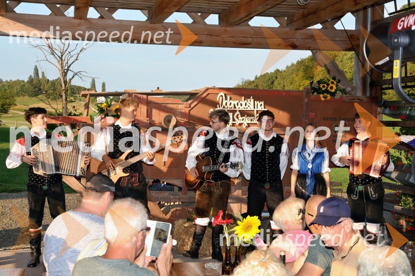 Večer slovenske glasbe na kmetiji Štajerski cvet