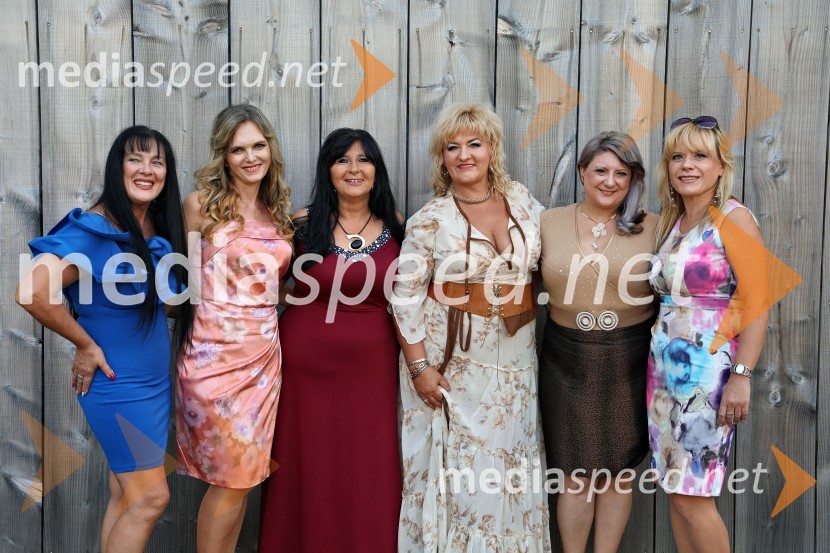  Andreja Zaljetelj, pevka;  Amanda Lipuš, pevka;  Ida Žnirarič;  Mili Korpar, pevka;  Ana Dušica, pevka;  Klaudija Felicijan, pevkaVečer slovenske glasbe na kmetiji Štajerski cvet