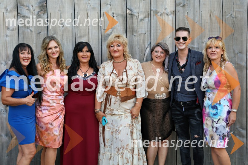  Andreja Zaljetelj, pevka;  Amanda Lipuš, pevka;  ... ;  Mili Korpar, pevka;  Ana Dušica, pevka;  Damjan Murko, pevec;  Klaudija Felicijan, pevkaVečer slovenske glasbe na kmetiji Štajerski cvet