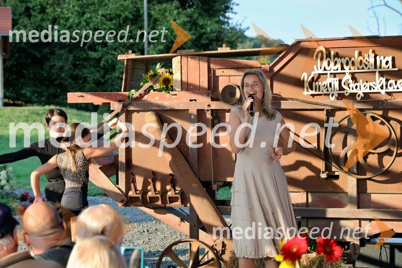  Anita  Kralj, glasbenicaVečer slovenske glasbe na kmetiji Štajerski cvet