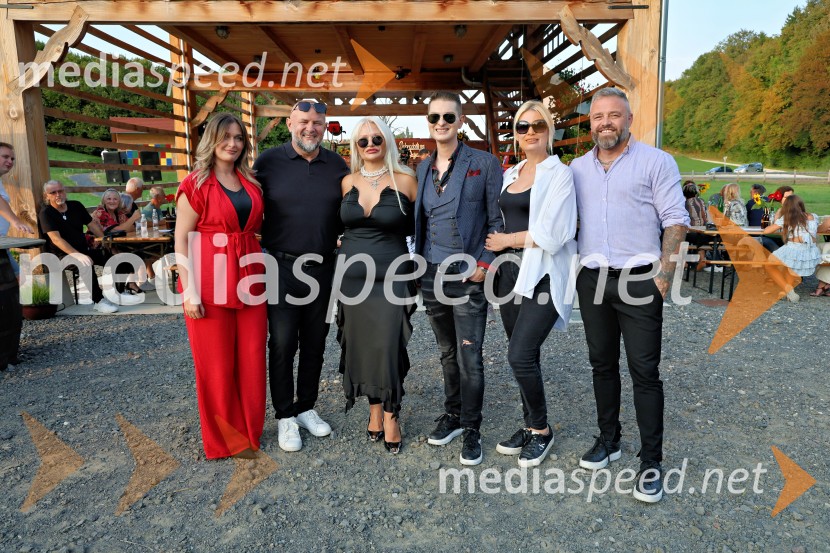  ... ;  Silvo Bezjak, podjetnik;  Melita Biserkova, podjetnica;  Damjan Murko, pevec;  Maja Murko;  ... Večer slovenske glasbe na kmetiji Štajerski cvet