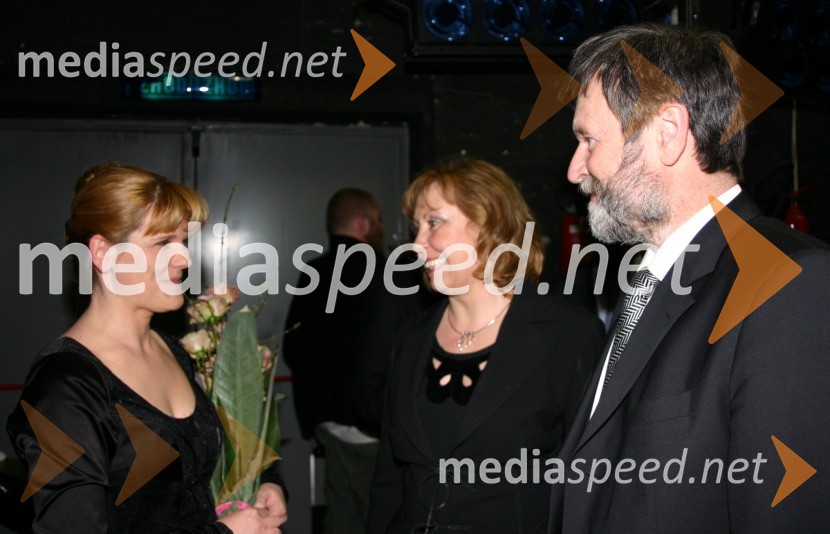 Karmina Šilec, zborovodkinja in dr. Ivan Rozman, rektor Univerze v Mariboru s soprogo dr. Janjo Črčinovič RozmanIz veka vekov, premiera opere SNG Maribor