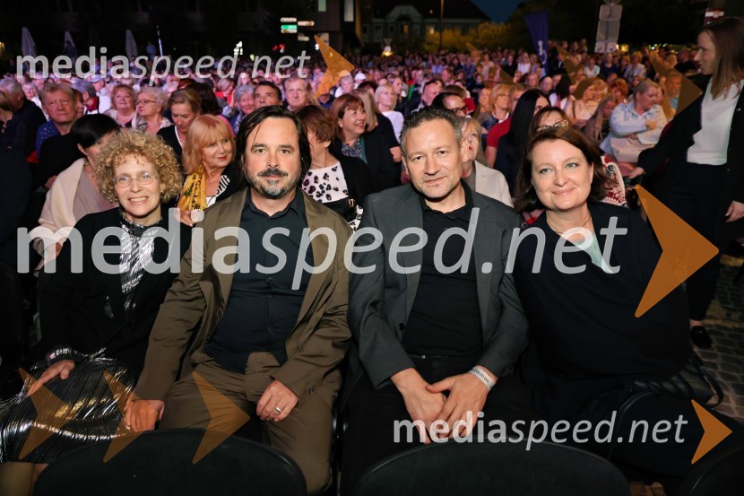  Jerneja Fischer Knap, arhitektka, Medprostor;  Rok Žnidaršič, arhitekt in profesor na UL FA, Arhitekturni atelje Medprostor ;  ... ;  ... Tango - Balet pod zvezdami ponovno očaral Maribor