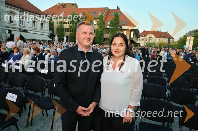 dr. Simon Rečnik, direktor Trdnih izdelkov in član uprave Leka d.d.;  Urška Šitum Rečnik, zobozdravnica, Dentalni center ZobekTango - Balet pod zvezdami ponovno očaral Maribor