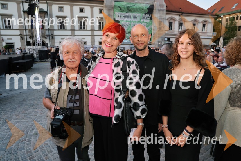  Rade  Bakračevič, predsednik Nadzornega odbora Zveze Srbov Slovenije, fotograf;  ... ;  ... ;  ... Tango - Balet pod zvezdami ponovno očaral Maribor