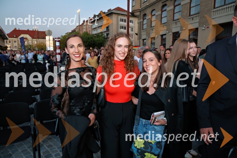  Zala Horvatič, JSKD;  ... ;  ... Tango - Balet pod zvezdami ponovno očaral Maribor