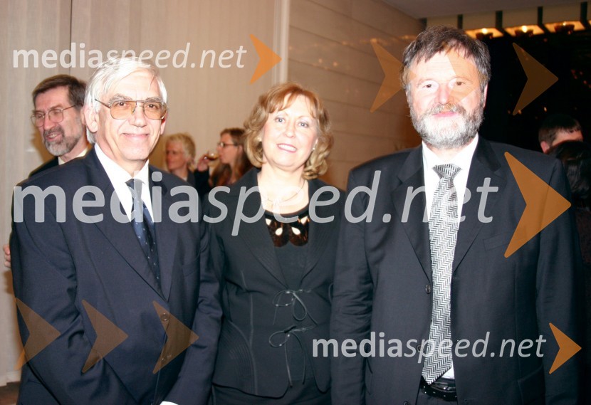 Aleks Štakul, nekdanji generalni direktor RTV Slovenija in dr. Ivan Rozman, rektor Univerze v Mariboru s soprogo dr. Janjo Črčinovič RozmanIz veka vekov, premiera opere SNG Maribor