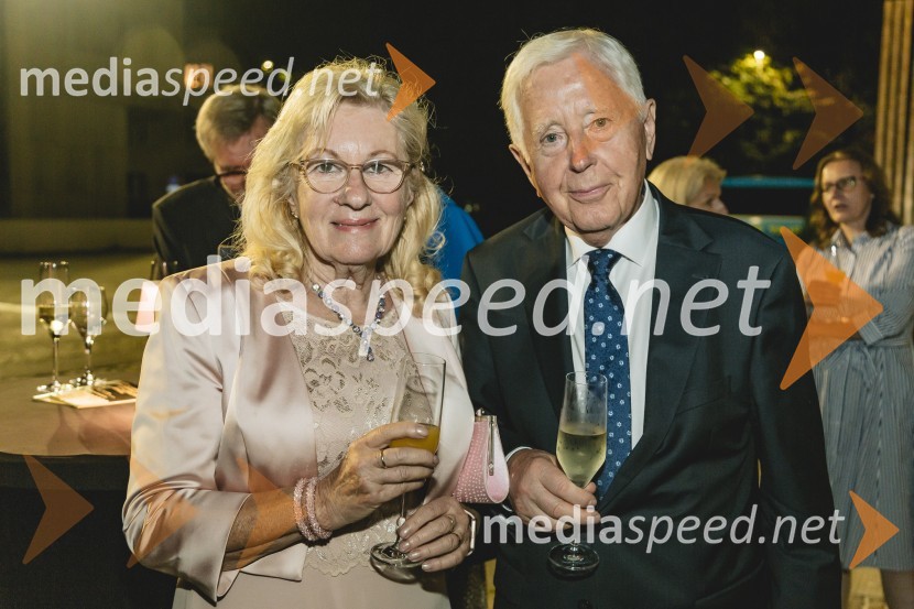  Ksenija Sever, svetnica, SDS, MOL;  Jože Sever, podjetnikVerdijev Otello v izvedbi SNG Maribor na Ljubljana Festivalu